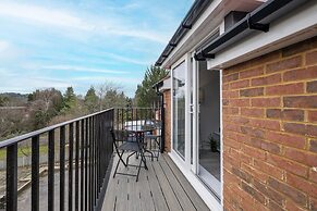 2 Bdrm Penthouse with parking Wycombe