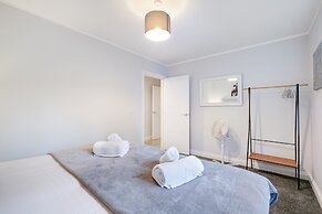 2 Bdrm Penthouse with parking Wycombe