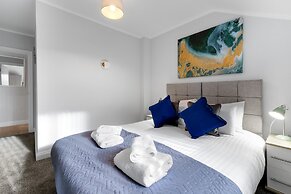 2 Bdrm Penthouse with parking Wycombe