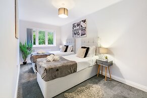 2 Bdrm Penthouse with parking Wycombe