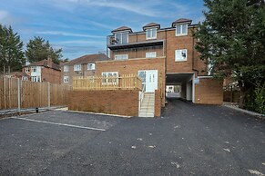 2 Bdrm Penthouse with parking Wycombe