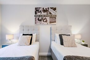 2 Bdrm Penthouse with parking Wycombe