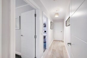 2 Bdrm Penthouse with parking Wycombe