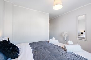 2 Bdrm Penthouse with parking Wycombe