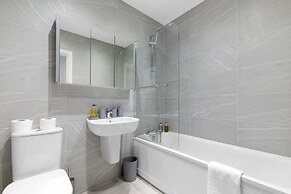 2 Bdrm Penthouse with parking Wycombe