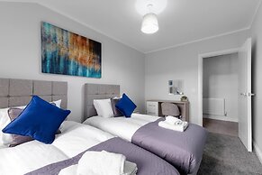 2 Bdrm Penthouse with parking Wycombe