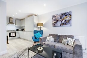 2 Bdrm Penthouse with parking Wycombe