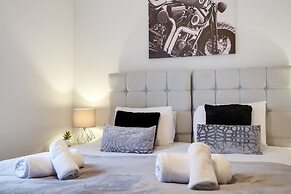 2 Bdrm Penthouse with parking Wycombe