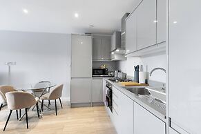 2 Bdrm Penthouse with parking Wycombe