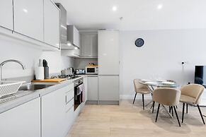 2 Bdrm Penthouse with parking Wycombe