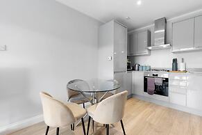 2 Bdrm Penthouse with parking Wycombe