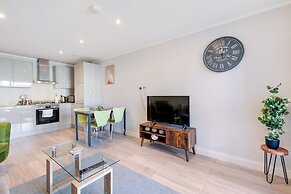 2 Bdrm Penthouse with parking Wycombe