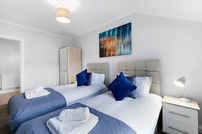 2 Bdrm Penthouse with parking Wycombe