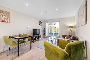 2 Bdrm Penthouse with parking Wycombe