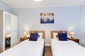 2 Bdrm Penthouse with parking Wycombe