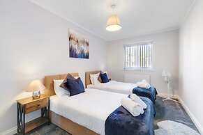 2 Bdrm Penthouse with parking Wycombe