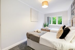 2 Bdrm Penthouse with parking Wycombe