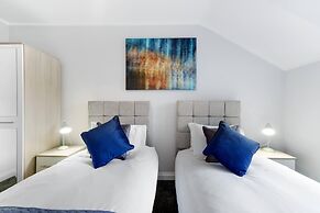 2 Bdrm Penthouse with parking Wycombe