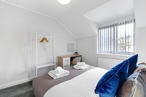 2 Bdrm Penthouse with parking Wycombe