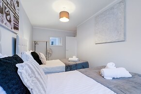 2 Bdrm Penthouse with parking Wycombe