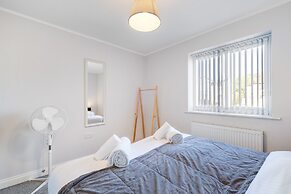 2 Bdrm Penthouse with parking Wycombe