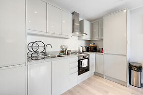 2 Bdrm Penthouse with parking Wycombe