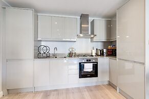 2 Bdrm Penthouse with parking Wycombe