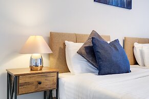 2 Bdrm Penthouse with parking Wycombe