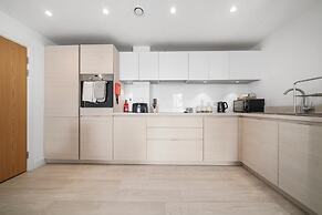 2 Bdrm Penthouse with parking Wycombe