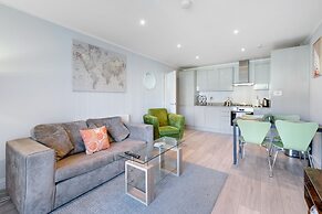 2 Bdrm Penthouse with parking Wycombe