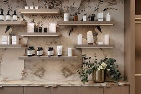 Thompson Houston, by Hyatt