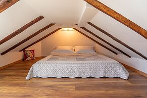 Cool Attic apt w Gallery, in the Heart of Split