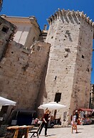 Cool Attic apt w Gallery, in the Heart of Split