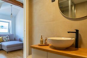 Cool Attic apt w Gallery, in the Heart of Split