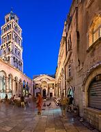 Cool Attic apt w Gallery, in the Heart of Split