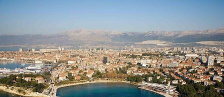 Cool Attic apt w Gallery, in the Heart of Split