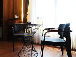 By Trio Hotel