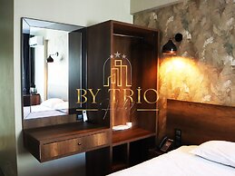 By Trio Hotel
