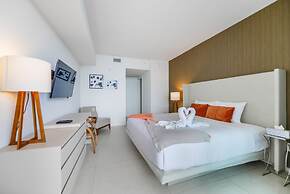 Luxury Condo, Spectacular Ocean View