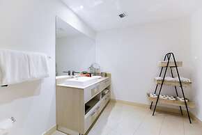 Luxury Condo, Spectacular Ocean View