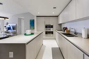 Luxury Condo, Spectacular Ocean View