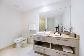 Luxury Condo, Spectacular Ocean View