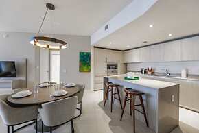 Luxury Condo, Spectacular Ocean View