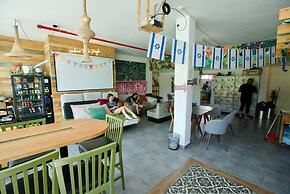Jungle Jaffa Hostel Age 18 to 45