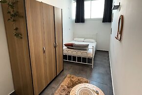 Jungle Jaffa Hostel Age 18 to 45