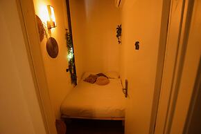 Jungle Jaffa Hostel Age 18 to 45