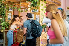 Jungle Jaffa Hostel Age 18 to 45