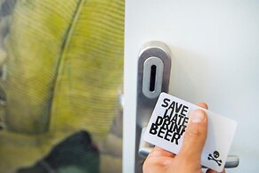 Jungle Jaffa Hostel Age 18 to 45