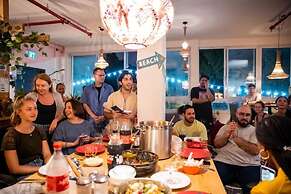 Jungle Jaffa Hostel Age 18 to 45