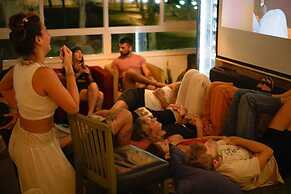 Jungle Jaffa Hostel Age 18 to 45